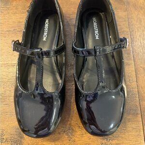 Girls black patent leather shoes